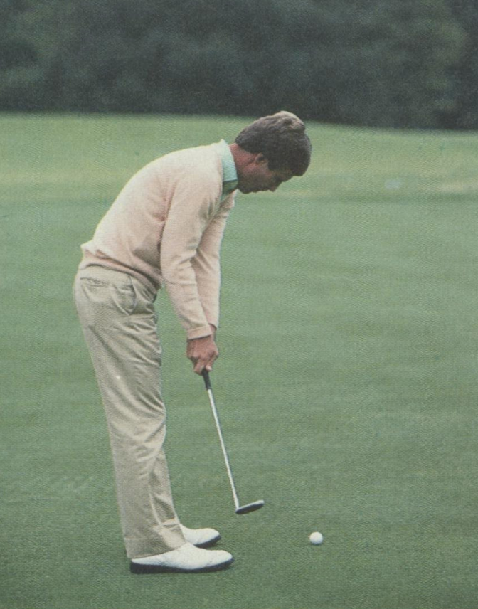 ben crenshaw hits a lag putt